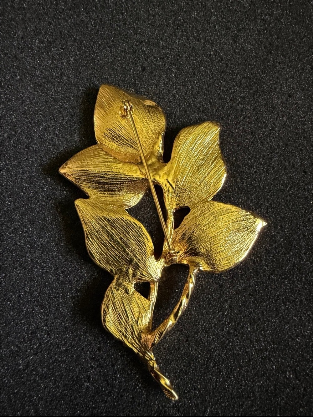 Large leaf brooch - Picture 3 of 4